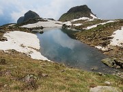 72 Una spera di sole mi permette di riammirare il lago in avanzato disgelo